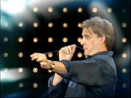 这个视频让你领略到神奇魔术的魅力,但看完之后你可能会觉得,你被骗了。+