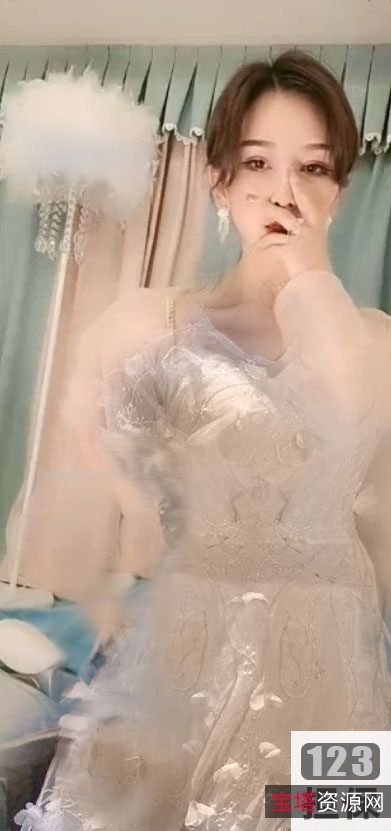 抖音小甜甜：性感颜值身段，粉丝经济收入飙升，礼物夜场更上新，3部视频体验“世道变了”