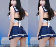 斗鱼小南南：颜值火辣、瘦小身材、性感舞步，L舞小天后的精彩表演