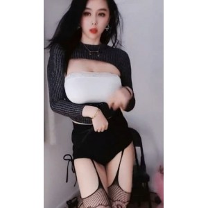 《张琪格火箭群诱惑：车灯下的热舞，性感服装极具魅力，免费下载，深陷其中！》