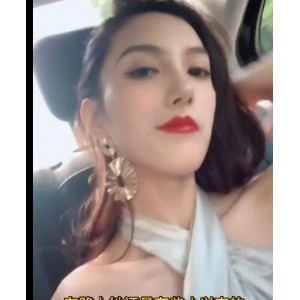 玩弄疯狂：精选开放反差婊甄选女神胯下小狗互动中文字幕