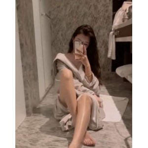 玩弄疯狂：精选开放反差婊甄选女神胯下小狗互动中文字幕