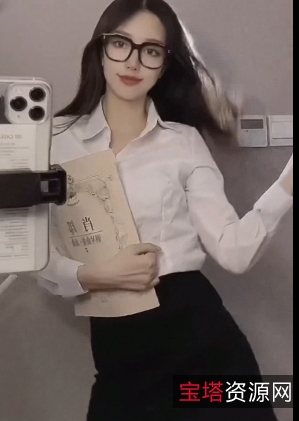 玩弄疯狂：精选开放反差婊甄选女神胯下小狗互动中文字幕