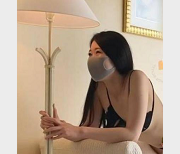 《女神腿控：超级丝袜180大长腿，苹果高跟黑丝吊带！》