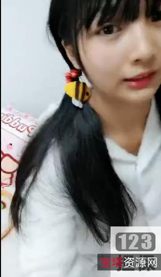 《猪猪女孩95部：眼镜妹MS型跑车微信私人定制表演，精彩1.5G视频等你来观看》