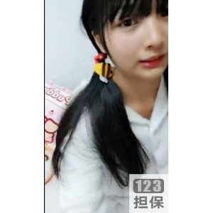 《猪猪女孩95部：眼镜妹MS型跑车微信私人定制表演，精彩1.5G视频等你来观看》