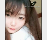 清纯可人小妹妹，活泼可爱，跳奇怪玩具大黑牛，引发众多网友关注小妹妹跳奇怪玩具大黑牛，给你带来清新温馨的感受