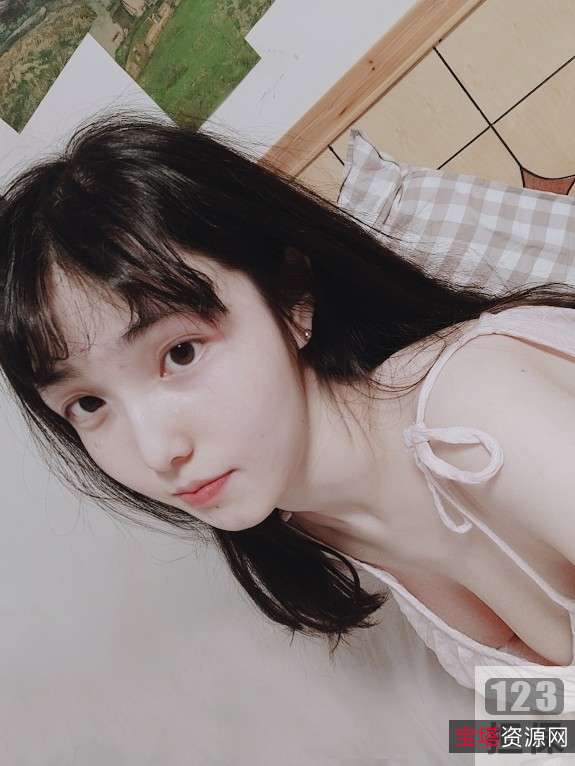 EricaHand越南网红女神的208P14G视频完具收藏,完美颜值、天使脸孔、社保身材、水龙弹语音溅屏LOL国内乡下身份