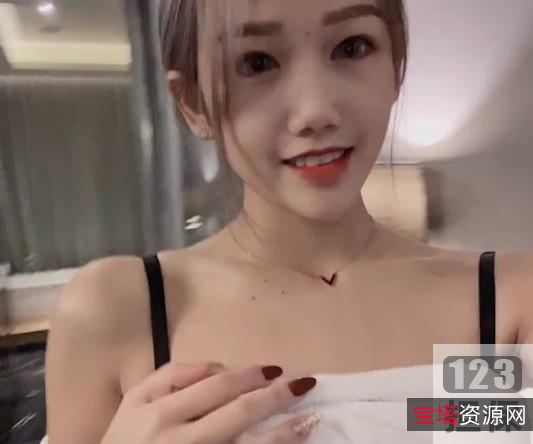 网红{{网红名字}}珍藏高颜值、高看点、迷人身材、优雅声音的小视频,让你一眼就被吸引!