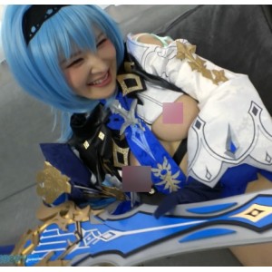 岛国COS原神优菈精美服装秀：长相相似漂亮身材，令人惊叹的视频照片大小