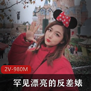 探花胡子哥精彩拍摄：漂亮反差婊Y荡姿势