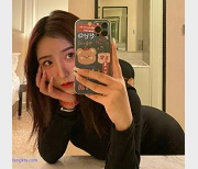 抖音女神Yuer的433M资源：让人一眼就被她的高颜值、好身材、蜜桃臀、抖音女神人设所吸引