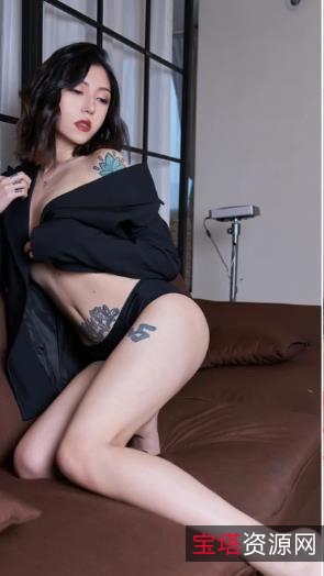 妖娆模特御姐风情后背疼中带爽的作品