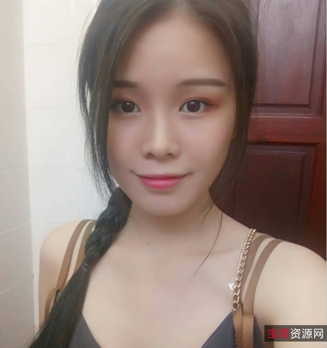 私拍真实妹子：男友展示图片和视频