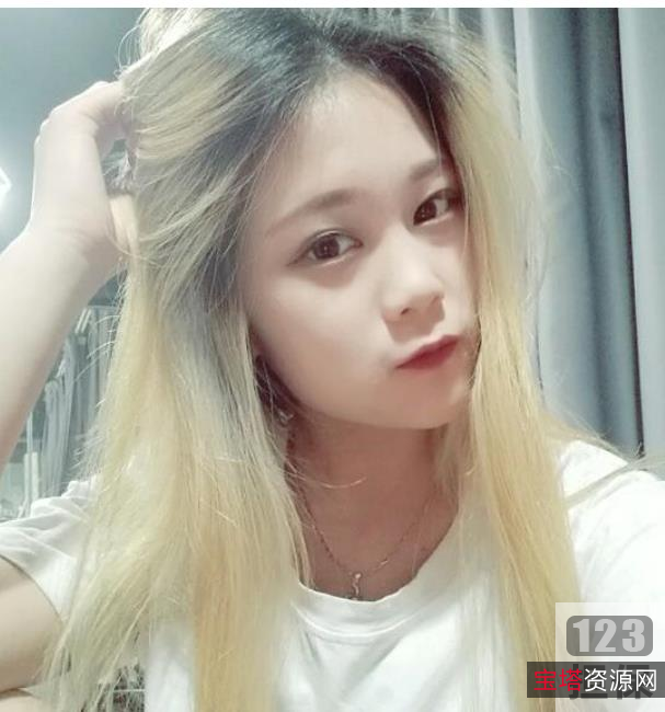 《女神希妹：美足双足大长腿私拍超短裙写真集》