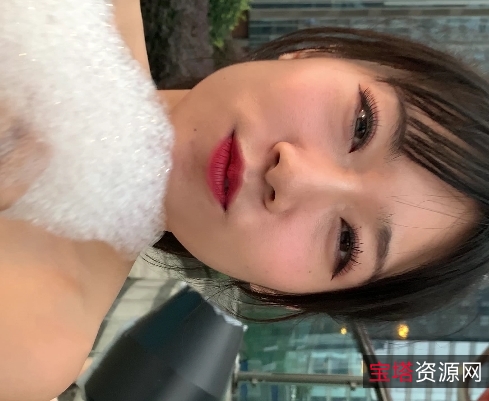 盛夏红色比基尼美腿视频