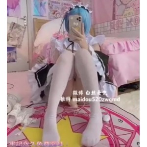 福利姬麦兜小可爱私拍展示-尿尿放飞自我打粑粑