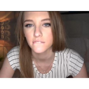 Melody:高颜值欧美精灵，18岁学生时期，视频大小5V-6.4G，天真无邪