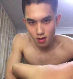 大神汤姆猫00后女友自拍视频，时长41分钟，男主用嘴展示超火技术