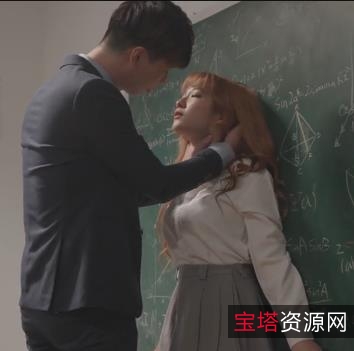 《皇家华人传媒公司首部作品：教室女主麻豆颜值大片》