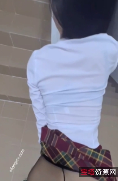 清纯少女楼梯间互动视频，绝美诱惑身材，百度盘下载，876M，分卷压缩