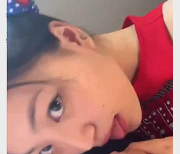 TC：漂亮美眉与洋男友互动自拍视频，时长N头，妩媚表情吞金，贴心用嘴解决问题，吃鸡技术惊人，下载观看吧！