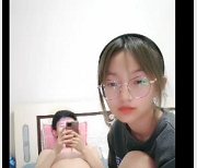 嫩眼镜美眉互动黑丝自拍作品，48分钟全程精彩表现