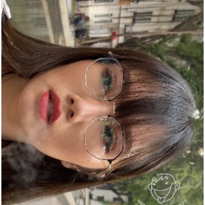 美女穿着紧身皮裤高跟展示胖臀长腿的视频（2V，10.8G）