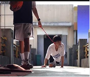 赤兔三部曲GV作品：年轻小伙自拍，特写爆J花C，喷N场面，时长47分