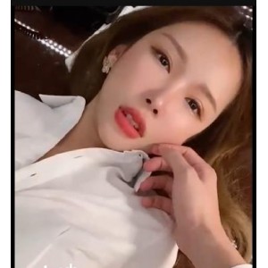 马来西亚电竞主持人Gatitayan自拍图集CC，身材完美N子线条，视频大小15V-9.6G