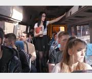 AnnadeVille:自由国图书管理员，1V1.8G新品电影，80年代经典剧情，女主身材惊艳，公车事件震撼场面，双火腿BJ怼脸上，下载观看体验