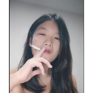 仅仅是一个普通的小姐姐，更是一个敢爱敢恨的小妹妹！18小妹-下H露脸-进入，1V-1.1G的视频，让你重新认识这位自拍达人！赶紧下载观看吧！