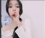 学妹新人自拍福利姬，1V-3.3G超人气视频，身材颜值洗手间黑丝大长腿