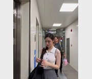 地铁透视装自拍1V-1.4G，小逗逗时长19分，清秀可人