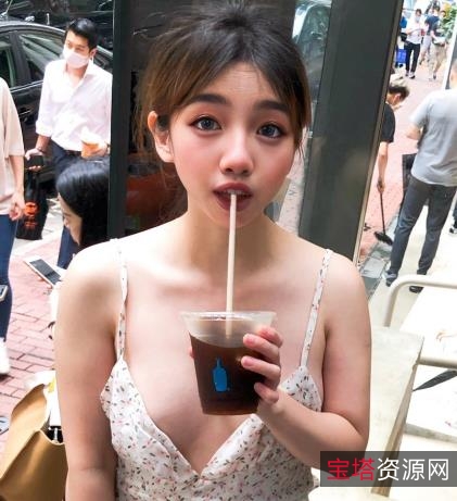 香港推特热门自拍视频！伊理文大胆场所作品集，145个视频总大小6.4G！