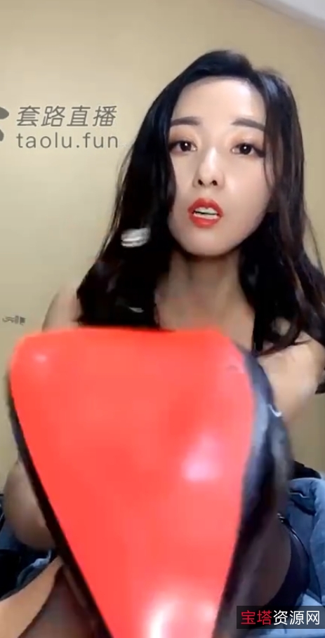 LisaQueen精彩合集:套路直播视频精选,笑料不断!