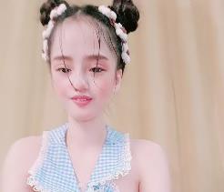 玩具狂欢：优质丸子头少女自拍视频1小时38分钟，顶级道具筋膜枪惊艳亮相！销量飙升30%，热卖中！