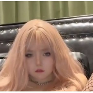 “小怪兽滴蜡Play：开心互动，不明液体视觉盛宴，私拍视频1v+388M”