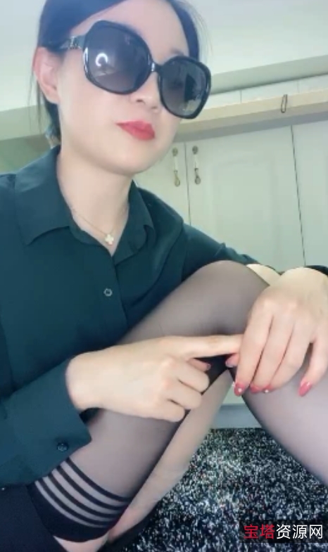 苏曼老师玩弄妹子逗舔脚16V6.3G视频全收录