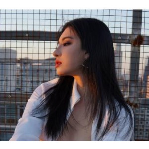 国内女博主Misty私拍合集：23部短视频582M，图集83张，粉丝狂热观看