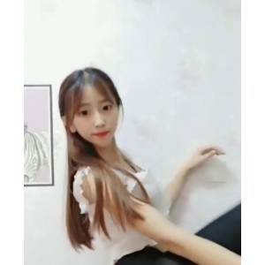 #快手21W粉丝一字马女神奥利圆妹441M补在快手平台上，有一位备受瞩目的视频主播，她就是奥利圆妹。奥利圆妹以一字马舞姿著称，吸引了441M的粉丝关注。她的视频内容丰富多彩，深受观众喜爱。奥利圆妹的魅力不仅在于她出色的舞蹈技巧，还在于她独特的魅力和个性。观众们对她的喜爱之情可见一斑。于利透露他将邀请奥利圆妹合作，这让粉丝们感到高兴，仿佛自己亲身经历了一场精彩的演出。在视频中，奥利圆妹展现出了自信和