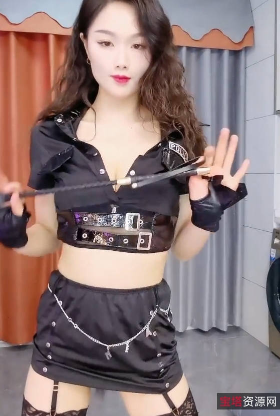 可错过的舞蹈老师！收藏她的视频，跟随她的步伐，成为舞蹈高手！