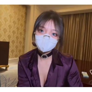 《王小佳：优质御姐的情深叉喔秘书之美瞳斑点丝袜爆弄》