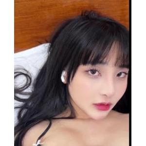 推荐下载2024年OF网红yuumeilyn发布32个视频私拍合集，总大小1.7G！COS女模身材颜值在线，嘴艺熟练让人心疼！漫展角色扮演包括车衣、棒棒糖、下水道等，粉丝喜爱不已！下载观看享受优质内容！