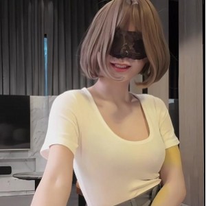 OnlyFsnsDemi自拍1V1G，气质迷人，车灯视觉震撼，好评推荐，下载观看