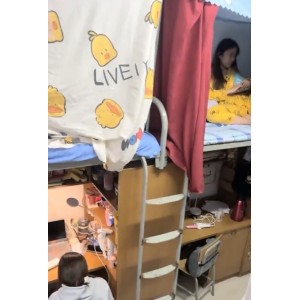 《老六女的大学生活：1V441MB视频展现青春活力》