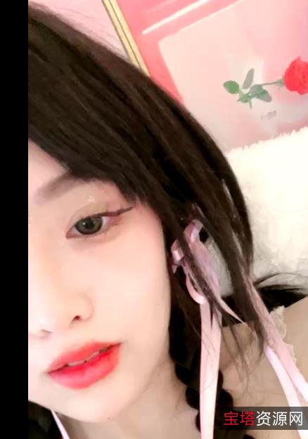 自拍平台资源合集绵绵冰最新5小时1V2.2G，瘦脸道具秀