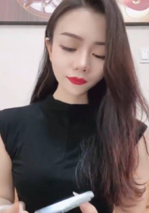 风情万种老板娘鱼鱼最新合集12V17G，腿很长收藏92