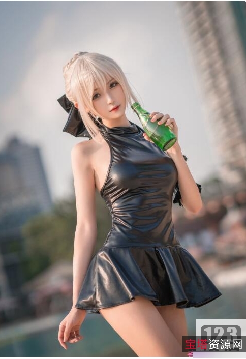 斗鱼当红主播腐团儿COS合集31V2G，包含微博散图与自拍照