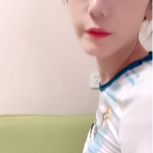 OnlyFans主播AK草御姐秘录10v10.6g水嫩滴露